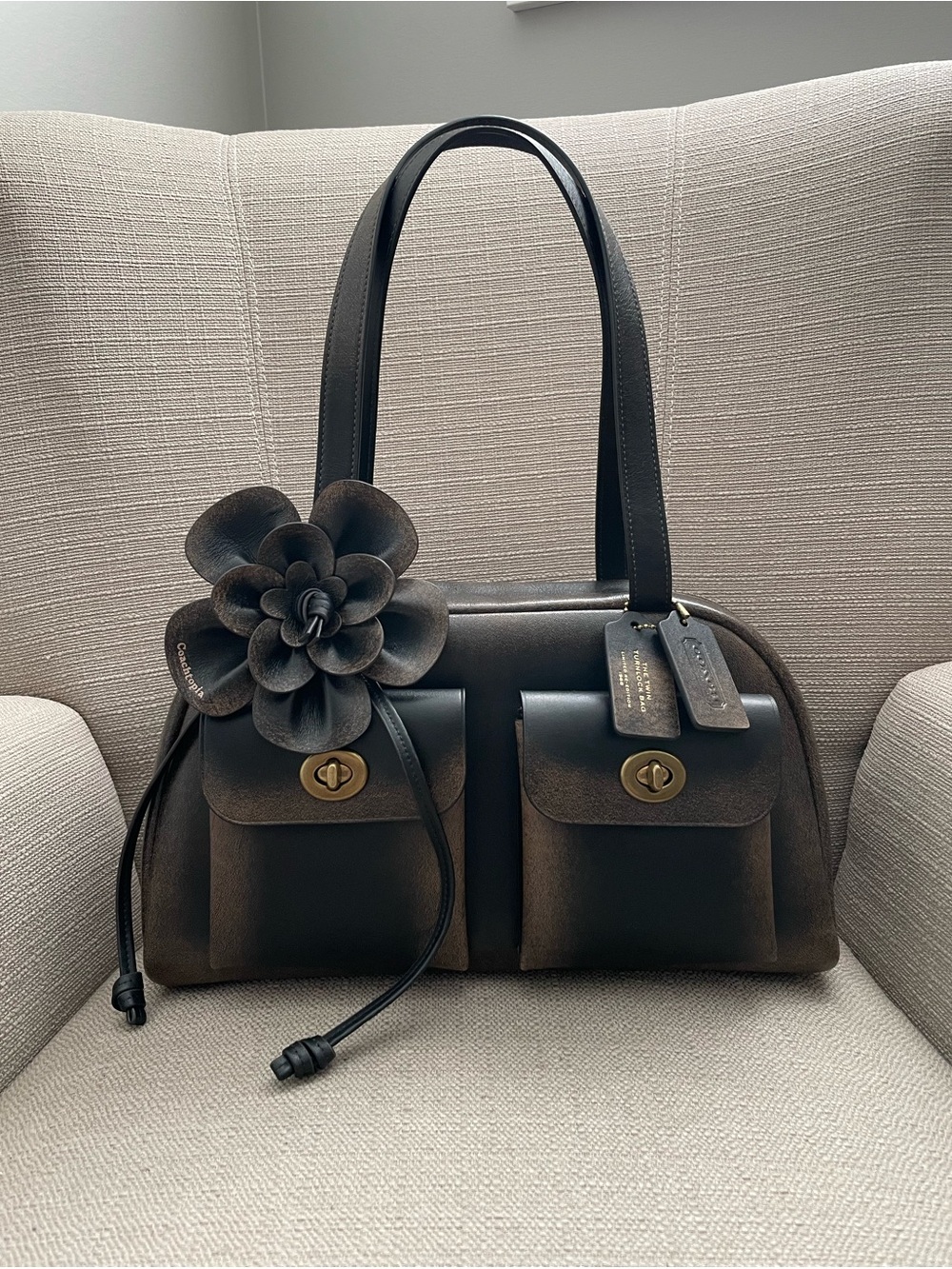 Coach Twin Turnlock Shoulder Bag Large in Loved Leather colour black brown